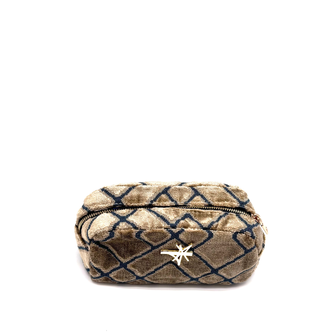 THE MAKE UP CASE #59