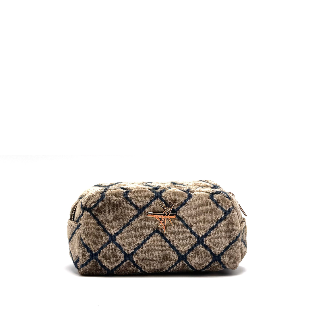 THE MAKE UP CASE #59