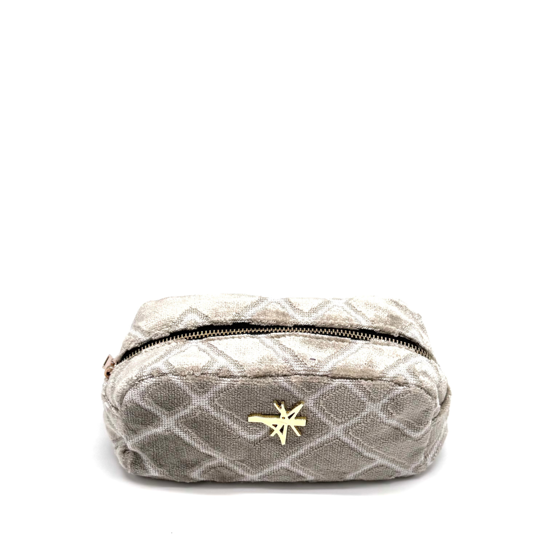 THE MAKE UP CASE #60