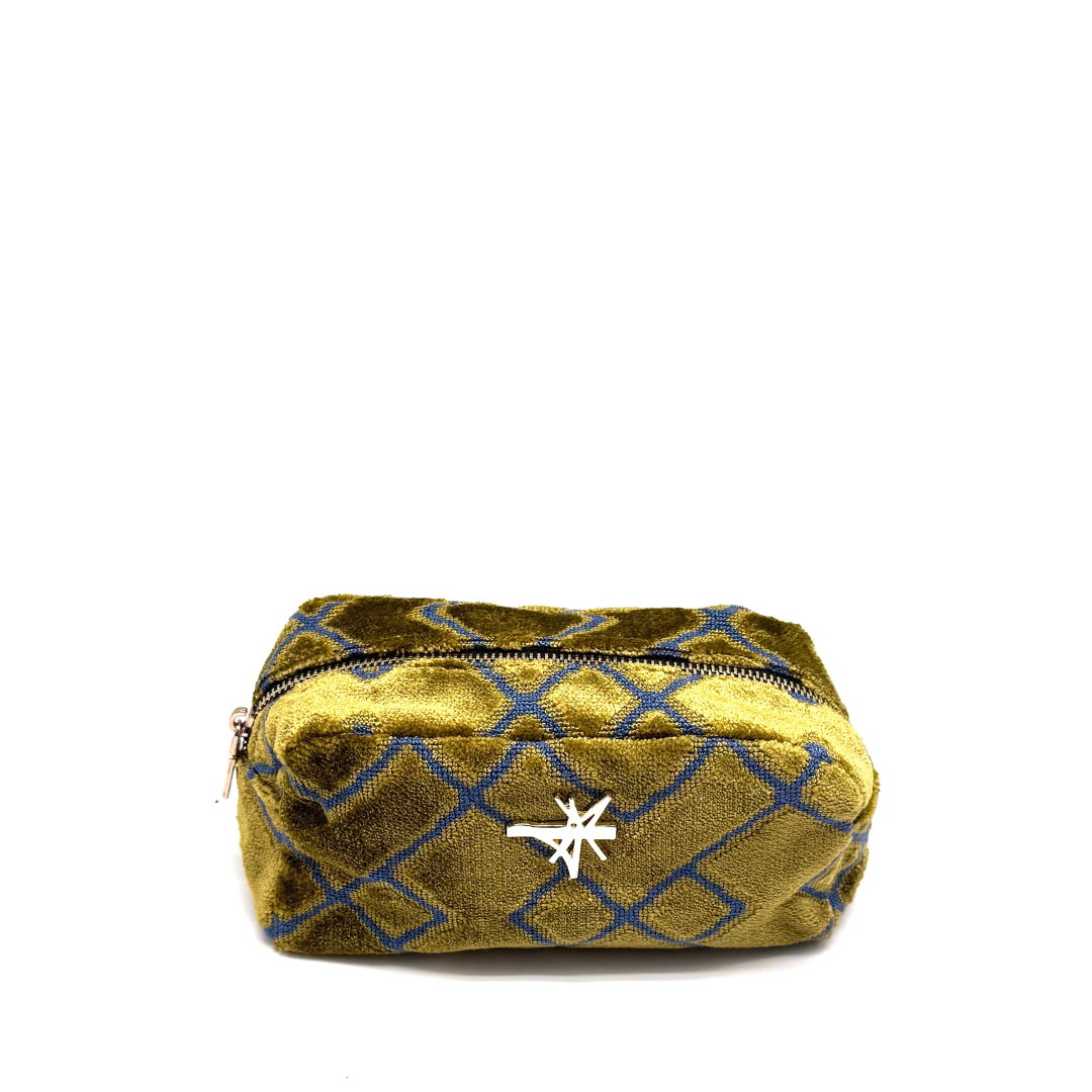 THE MAKE UP CASE #65