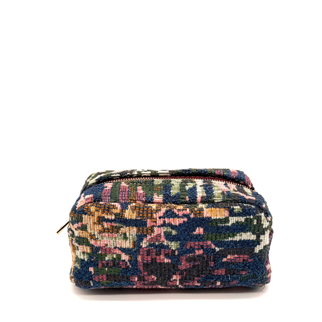 THE MAKE UP CASE #209