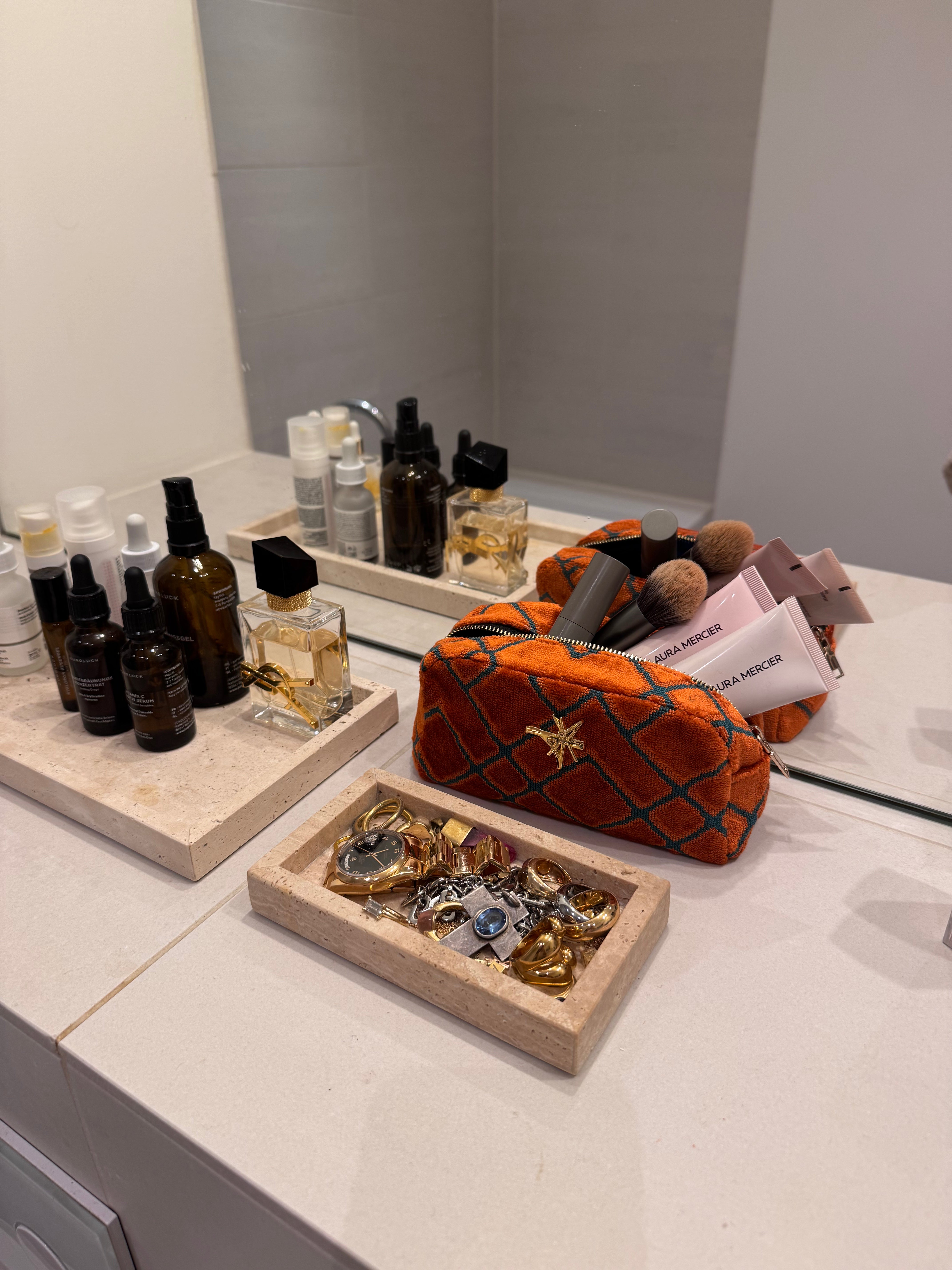 THE MAKE UP CASE #59