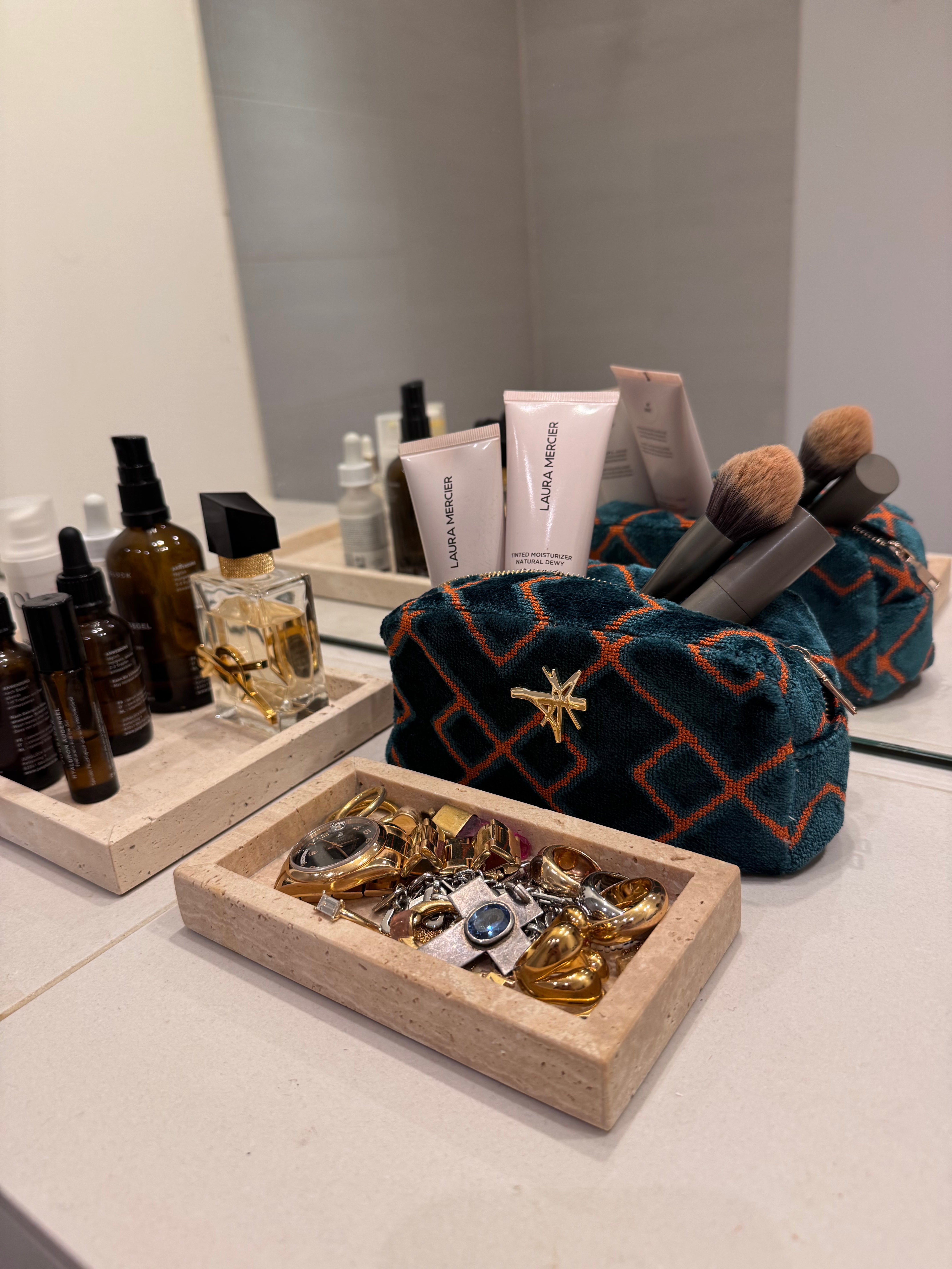 THE MAKE UP CASE #59